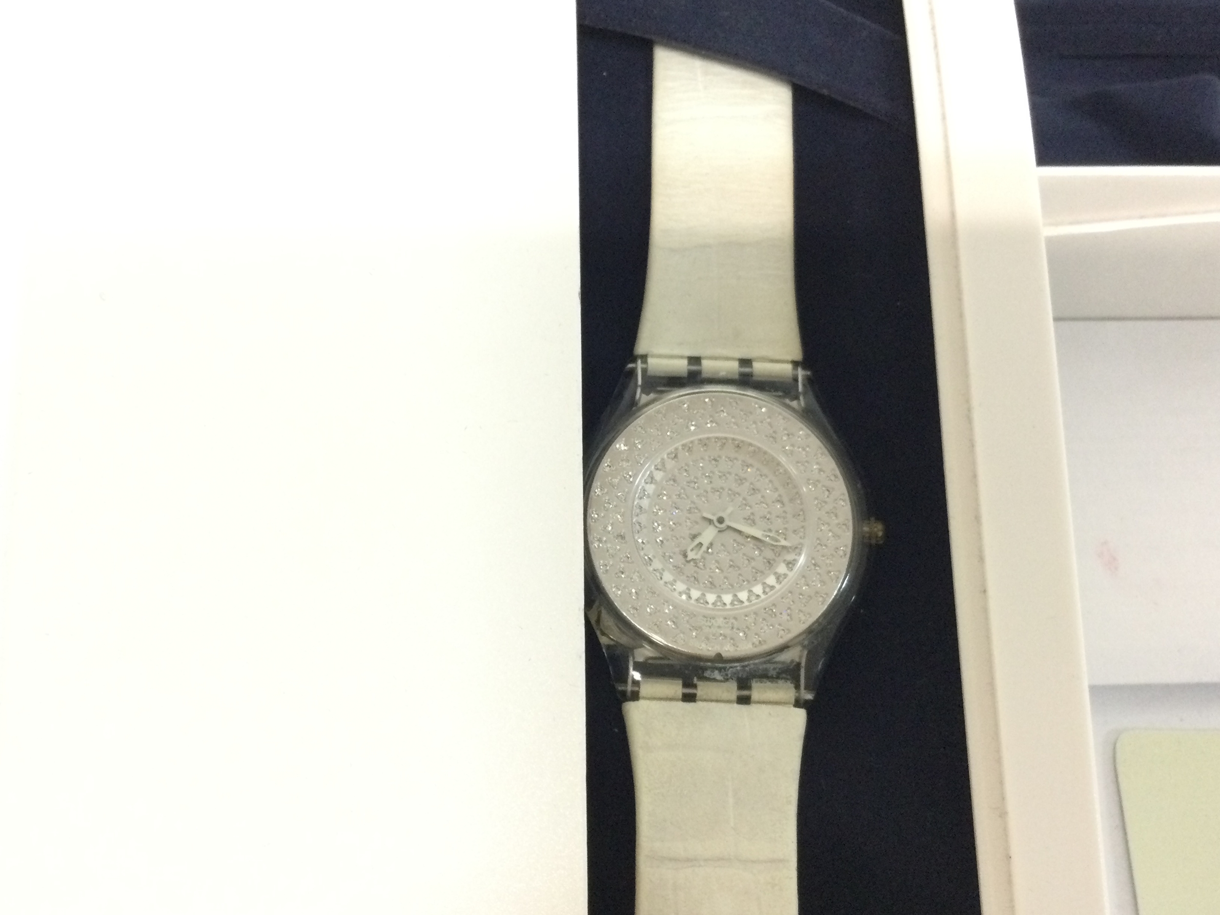 Swatch skin "Lustrous Bliss" limited to just 4000. Featuring 174 genuine pave diamonds with packaging and stone Cert.