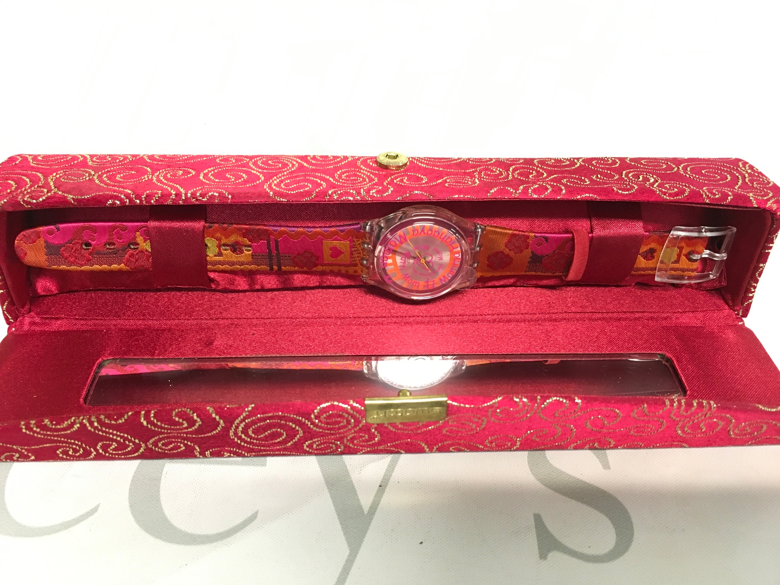 Swatch Gent Love Layers GP115 watch, a 2001 Mother's Day Special featuring a vibrant, layered floral design.