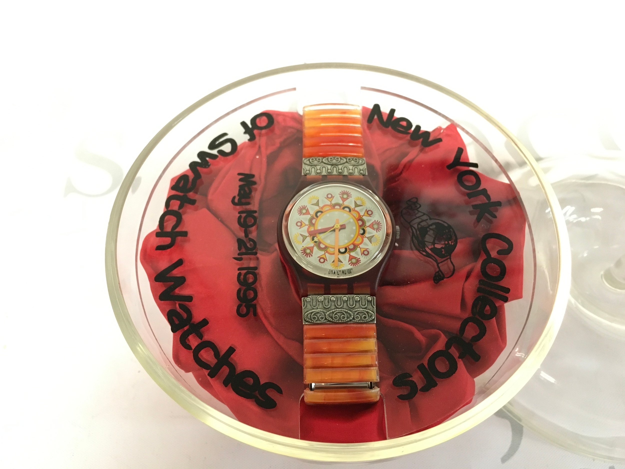 1995 vintage Swatch 'Curry Powder' (GR125/GR126) features a warm-toned, mandala-style dial and a matching elastic metal band