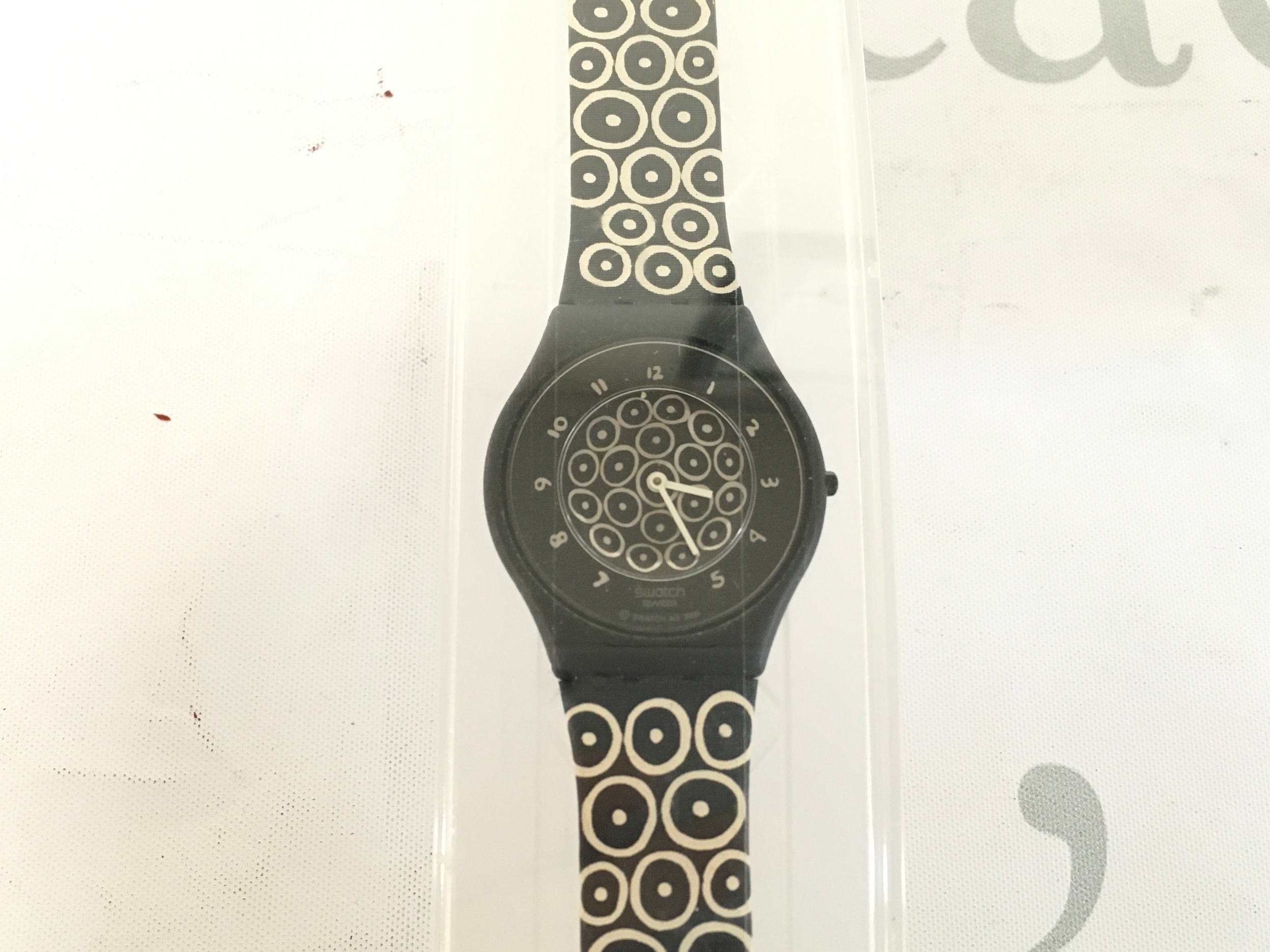 Swatch Skin Corso Como (SFZ104) watch featuring a distinctive circular pattern on the strap and dial