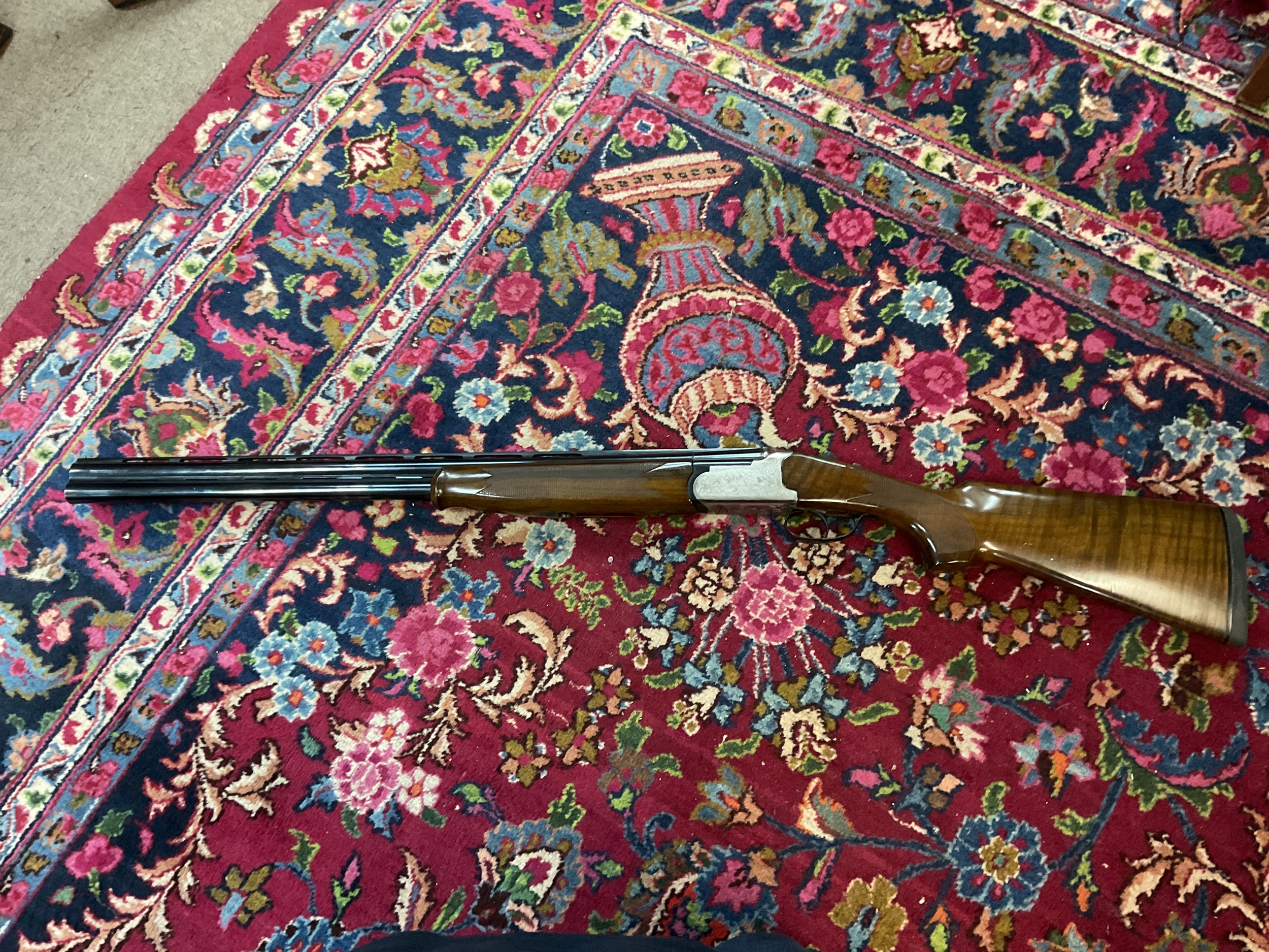 SHOTGUN LICENSE REQUIRED ON THIS LOT AS WELL AS ARRANGING APPOINTMENT TO VIEW AND COLLECT THANK YOU.
12 Gauge Lanber single trigger, Spanish made O/U shotgun, with ventilated rib, 27.5 inch barrels, ejectors and full engraving to the breech.Ser No 259793.