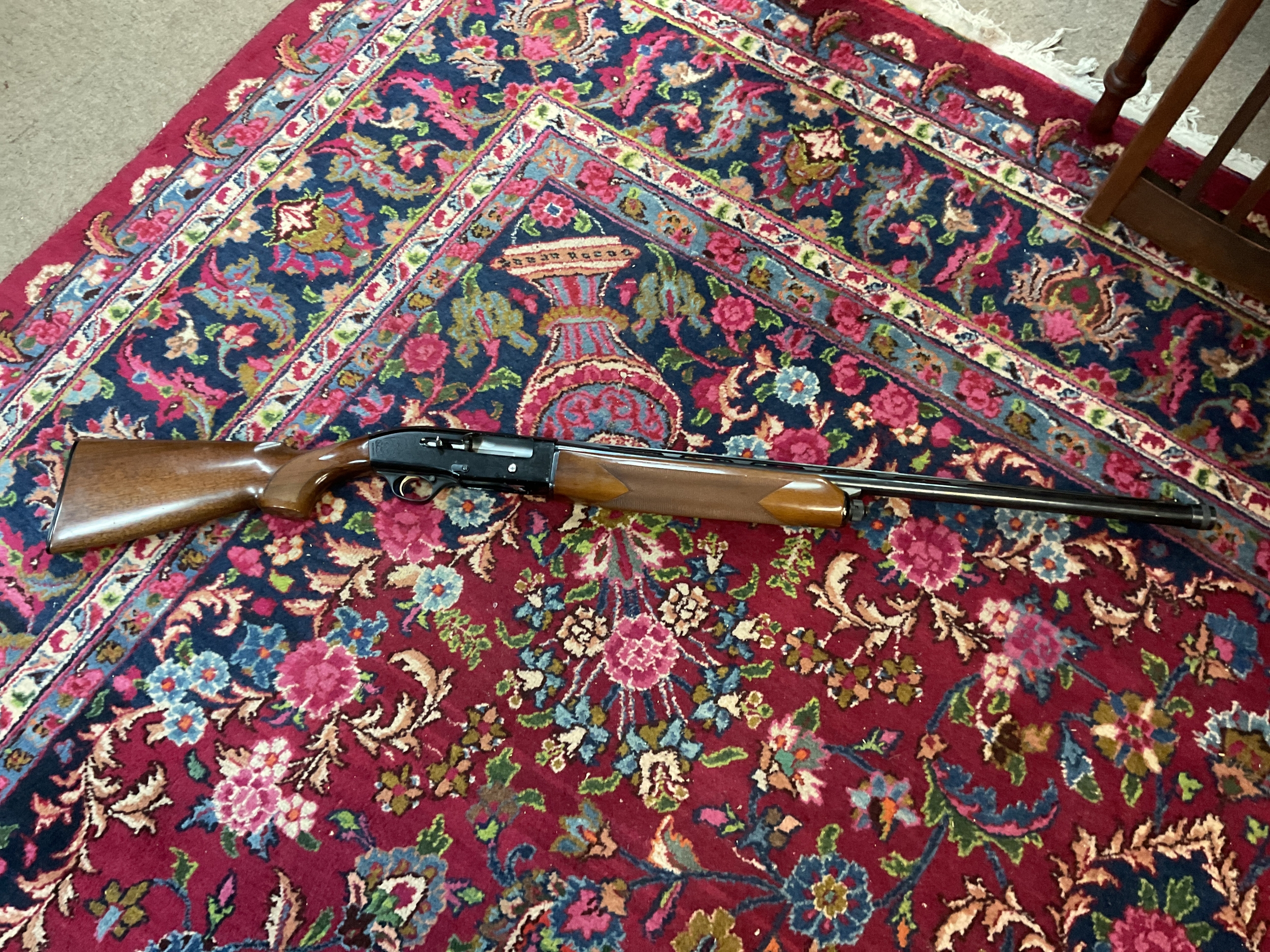SHOTGUN LICENSE REQUIRED ON THIS LOT AS WELL AS ARRANGING APPOINTMENT TO VIEW AND COLLECT THANK YOU.
P Beretta three shot auto 12 Gauge shotgun, 27.5 inch barrels. Ser No G25161E