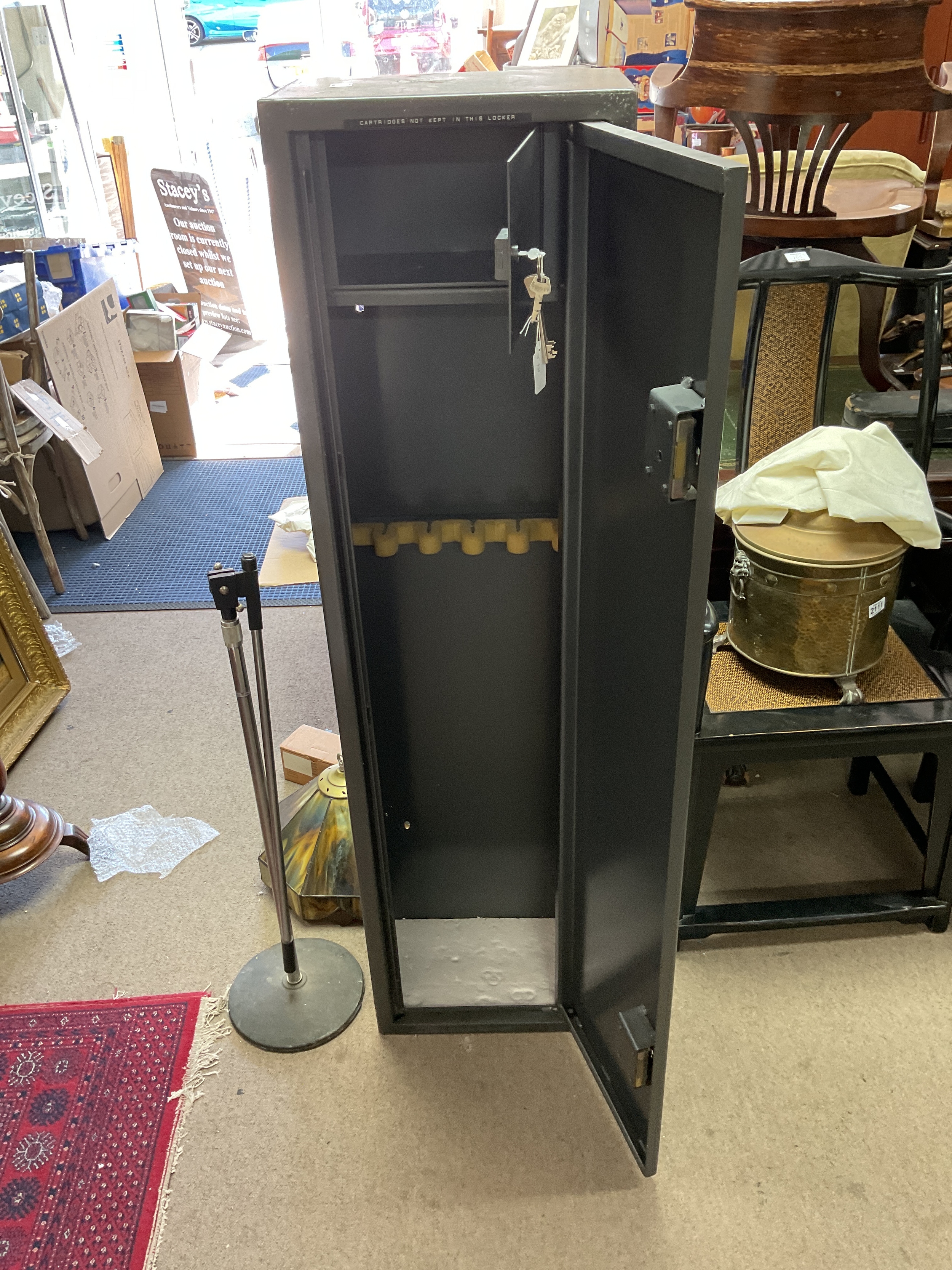 Six gun gun cabinet with top locker for shells.