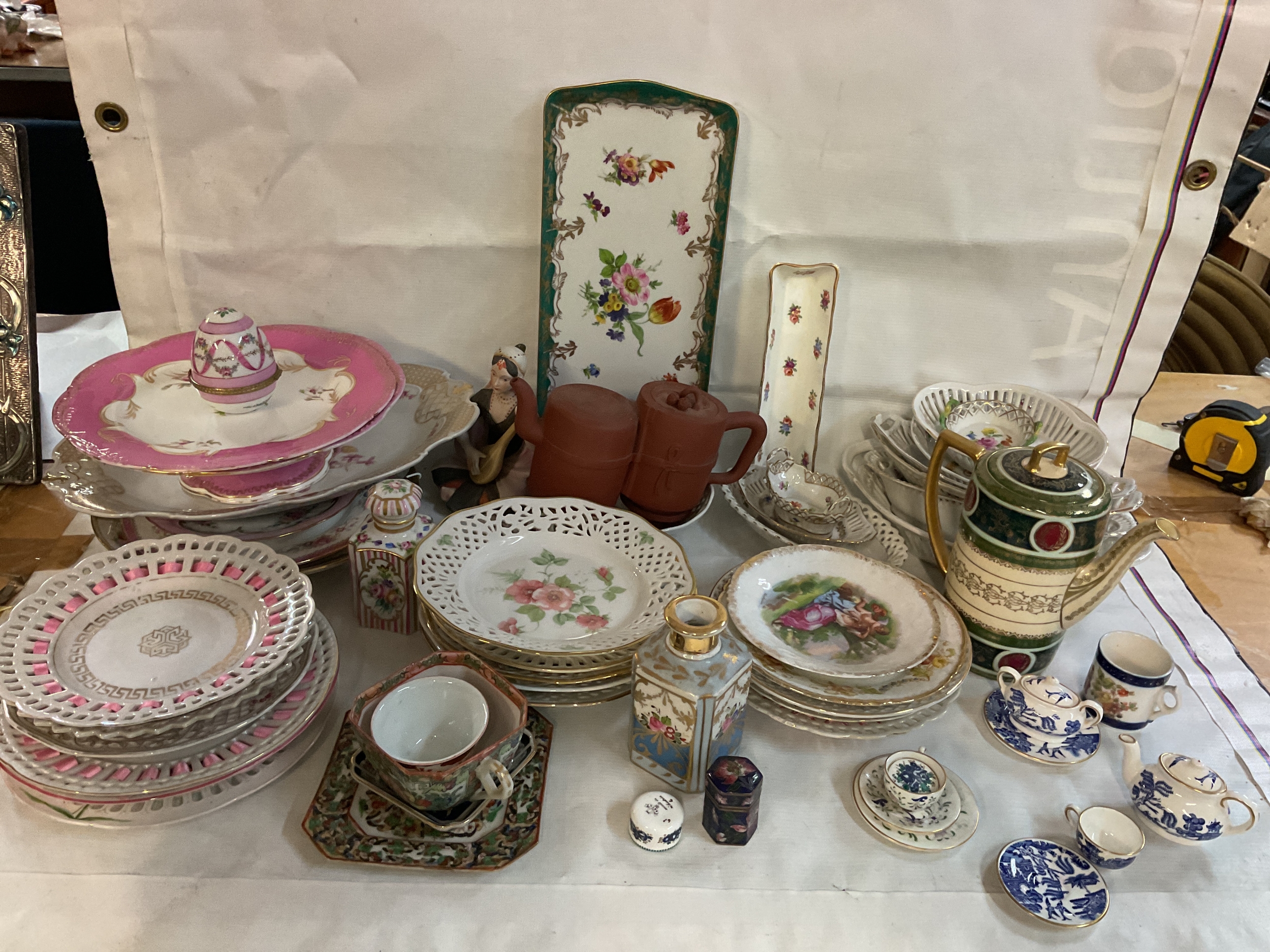 Qty vintage ceramics to inc Spode miniature tea set items, ribbon plates, tazza, teapots to include Yixing example, lattice work bowls etc.
