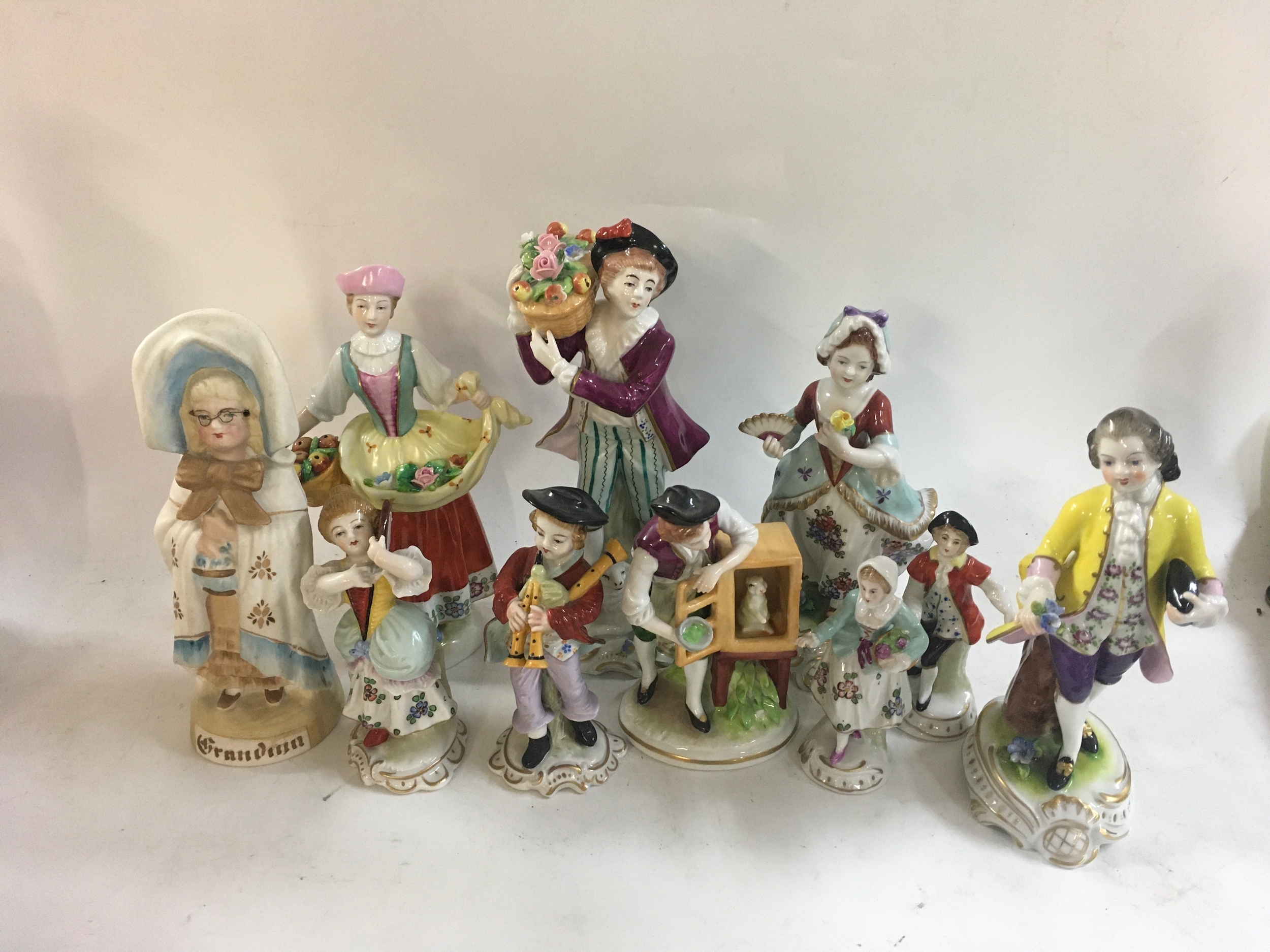 A collection of 10 ceramic 20th century style figures 