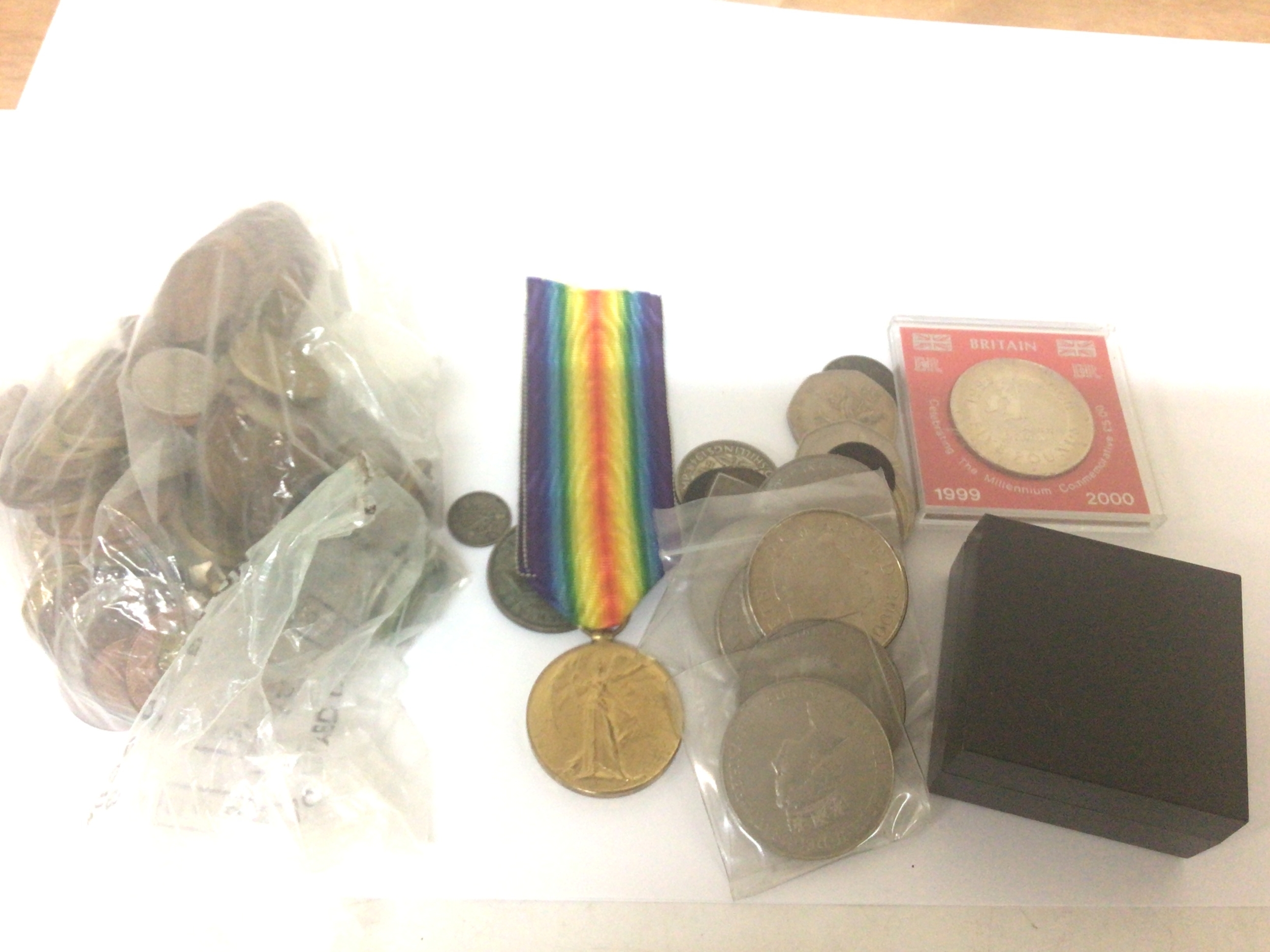 A I world war medal awarded to 033058 CPL W G Minns A.O.C and a quantity of mixed used circulated coins. 