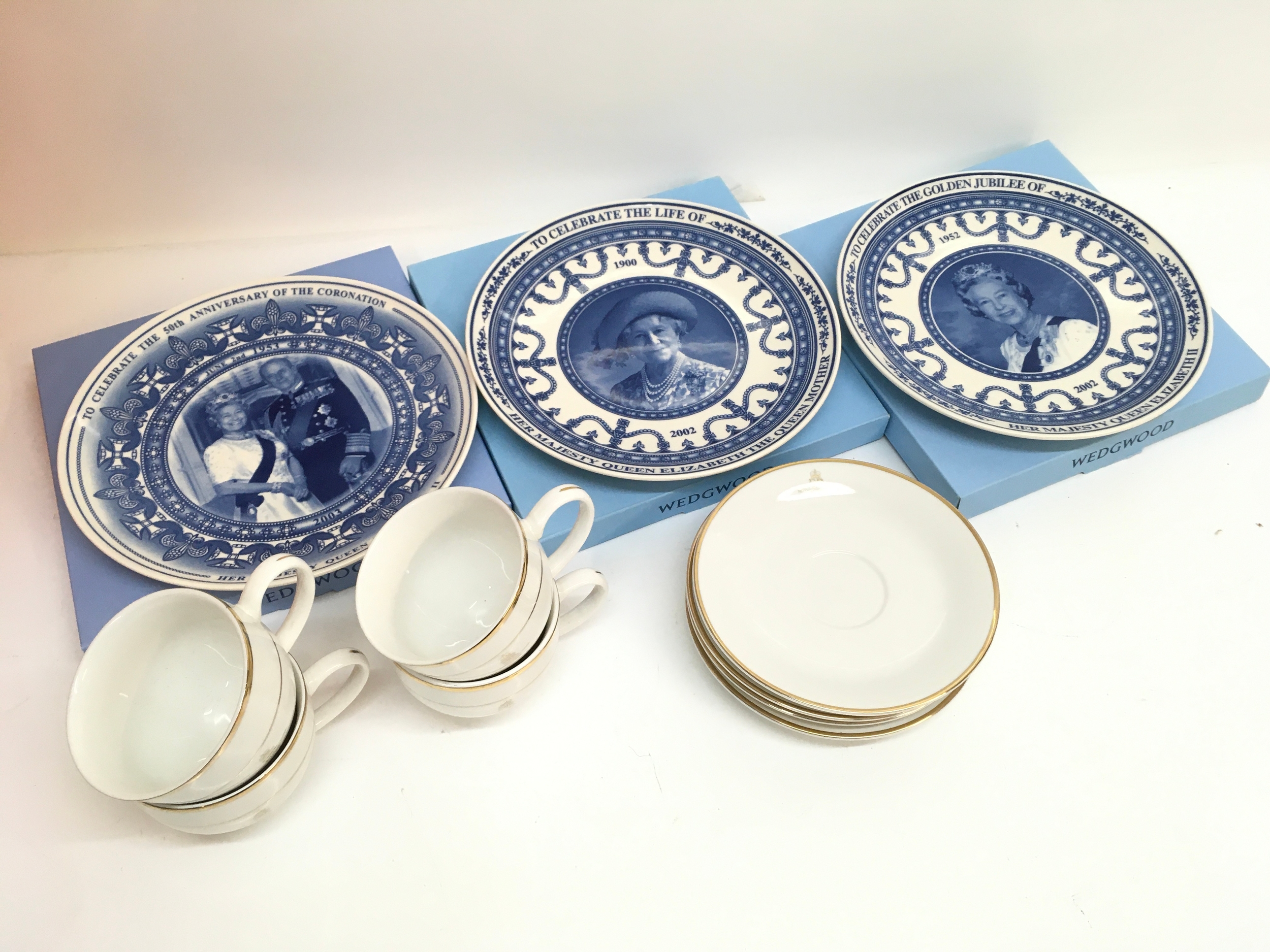 Boxed Wedgwood Daily Mail plates and a boxed tea set including plates ,cups etc 