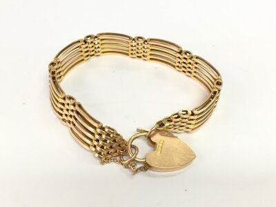 A 15ct gold gate bracelet 21.40g