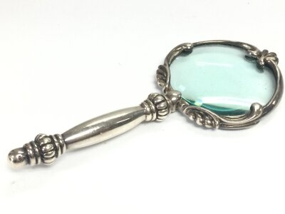 A Victorian silver magnifying glass, 13cm wide