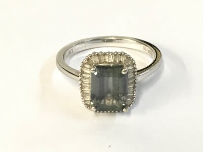 An 18ct white gold  Large Peacock Tanzanite. Size N 1/2 and 4.21g