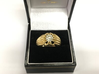 An 18ct gold gents diamond ring, approx 7.5g and diamond approx 1.1ct, approx size T.