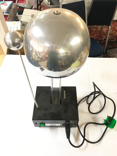 An Educational Van De Graaf Generator. In Working Order.