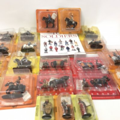 A collection in excess of 20 military figures through the ages mostly mounted with horse by delPrado Included 2 books detailing toy soldiers. No reserve