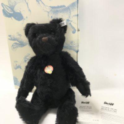 A Boxed Steiff Teddy Bear Replica 1961 with Certificate.