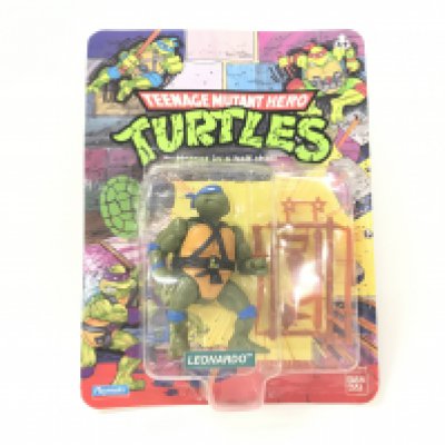 A Carded Playmates Teenage Mutant Hero Turtles Leonardo Figure. Blister has Some Damage. Un punched.