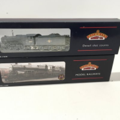 2x Boxed model railway locomotives by Bachmann 00 gauge. Includes no. 32.179. Crab 42942 Br lined black early emblem weathered. No.31.562 V2 60834 BR black early emblem stepped tender. Weathered. No Reserve