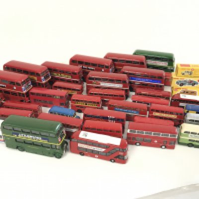 A bag containing a large collection of busses. Mostly London busses. Approximately 75. No reserve.