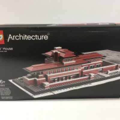 A boxed Lego Architecture set # 21010. Robbie House. Although seals are in place box is a little damaged and partially open. No reserve
