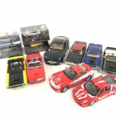 A box containing a collection of model cars. To include some James Bond models. Maisto scale cars and a scale model Aston Martin. Also included is a small collection of toys to include Batman. Action man. Thomas the tank engine. No reserve.