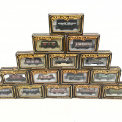 A collection of 15 Mainline Railway coaches. No reserve.