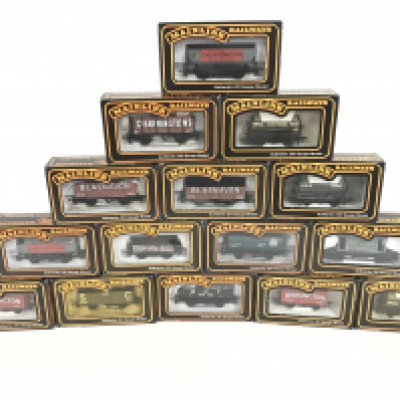 A collection of 15 Mainline Railways Coaches. No reserve.