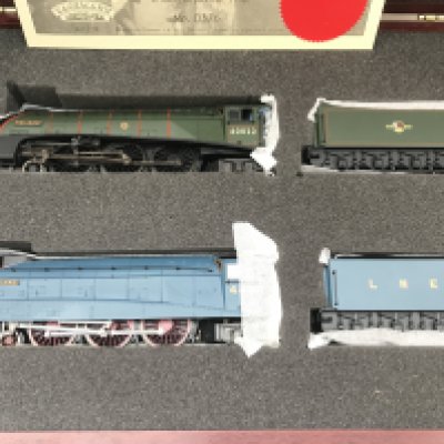 A Bachmann 00 Gauge The Mallard Set. In Presentation Box.