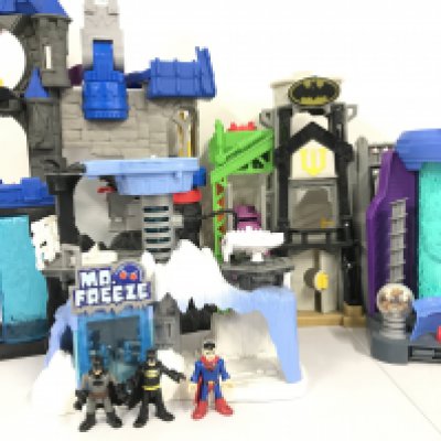 A Collection of Imaginext Play sets. No Reserve.(4).