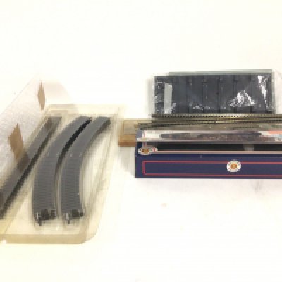 Boxed locomotive by Bachmann 31552. V2 60964 Durham Light Infantry. br green. 00 gauge. Also includes some track and display mounts. No Reserve