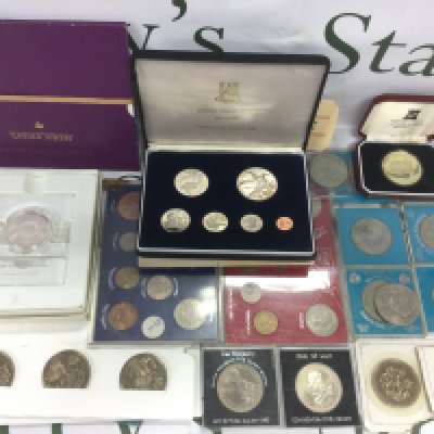 A mixed lot of Commemorative coinage. Shipping category B.
