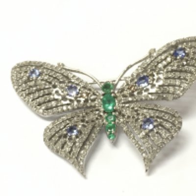 An attractive silver brooch / pendant combined set with Emeralds tanzanite and several diamonds. Emeralds 0.80ct Tanzanite 0.61ct and diamonds 1.86ct approx. Postage B