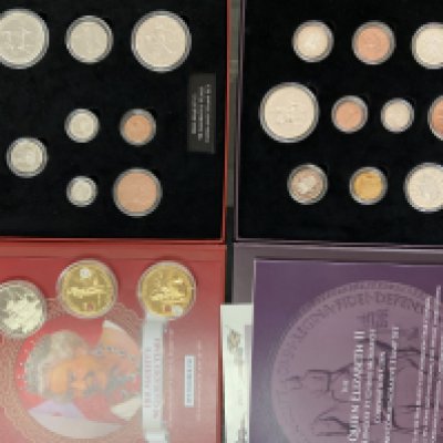 90 glorious years of Queen Elizabeth commemorative coin and stamp set along with four other commemorative coins x 2, plus 3 commemorative coins