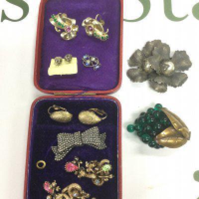 A small collection of jewellery comprising an American designer brooch by Coro, a pair of earrings etc. Shipping category A.