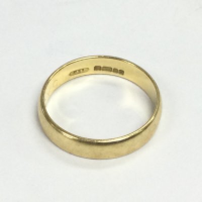 An 18ct gold wedding band, approx 3g and approx size M-N. Shipping category A.