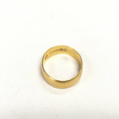 A 22ct wedding band, approx weight 4.41 grams.