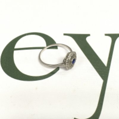 An unmarked white metal and sapphire ring. Approx size Q, approx weight 3.34 grams.