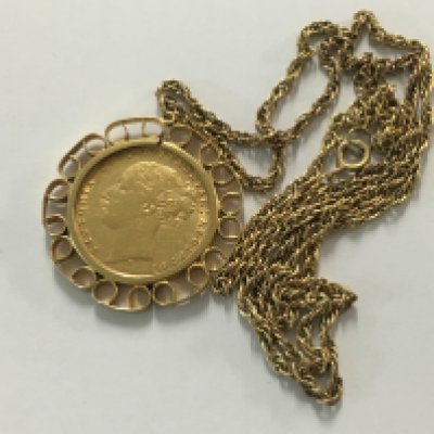 A Victorian gold sovereign fitted in a mount with a 9 ct gold chain. Total weight 17:21 grams.