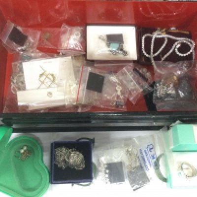 A collection of silver jewellery. Shipping category B.