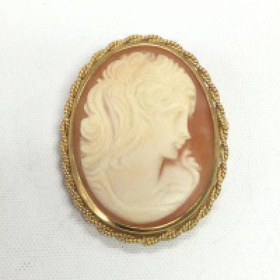 A 9ct gold cameo brooch, approx 4cm. Shipping category A.