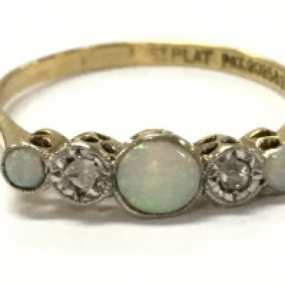 An 18ct gold diamond / opal 5 stone ring. Size S. 2.3G total weight postage category A