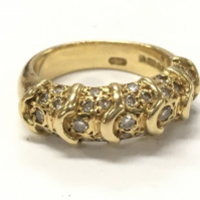 An 18ct gold ring, size J. 7.8g total weight. Postage category A