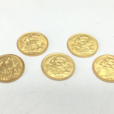 Five gold 1/2 sovereigns comprising the following years; 1906. 1907, 1909, 1910 and 1914. Shipping category A.