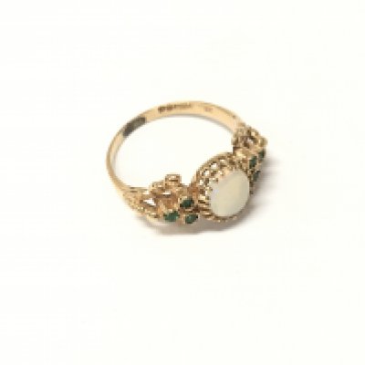 A 9ct gold emerald and opal set ring, Approx weight 2.18 grams, Approx size M.