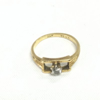 An 18ct gold solitaire diamond ring, approx 3.2g and approx size L. Shipping category A.