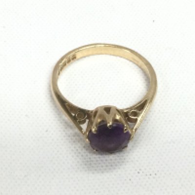 A 9ct gold ring set with an amethyst, approx 2.1g and approx size L. Shipping category A.
