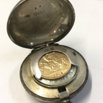 A 1913 gold half sovereign . Postage category A