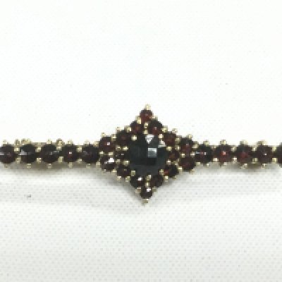 A 14k gold brooch set with rubies, approx 4.2g. Shipping category A.