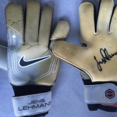 Jens Lehmann Arsenal Match Worn Goalkeeper Gloves: Both Nike gloves have his name to wristband and have been hand signed to front. Some of the rubber is cracking, but not too bad. Jens was part of the 2003/2094 invincible team playing 38 matches in his debut season.