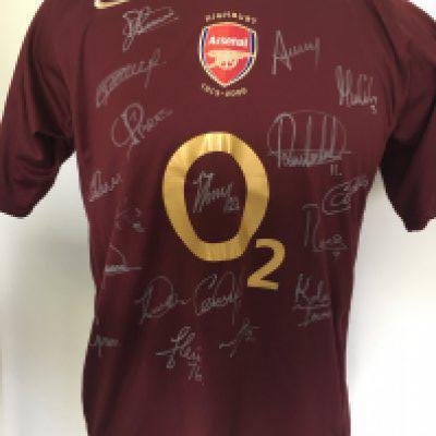 WITHDRAWN Arsenal 2005/2006 Signed Football Shirt: Last season at Highbury redcurrant XL short sleeve shirt hand signed in silver by 18 including Henry Pires and Reyes.