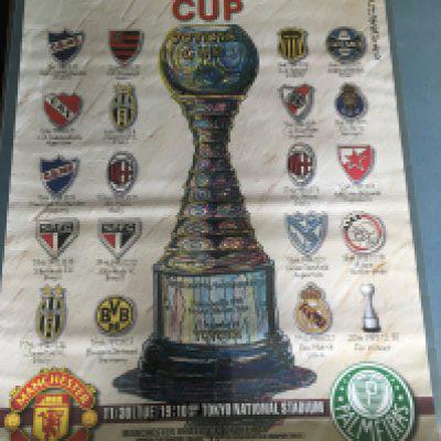 1999 Toyota Cup Final Football Poster: Original stunning massive poster for the Manchester United v Palmeiras final in Tokyo. Has drawing of the cup and the participants badges from its introduction in 1981. Measures 75 x 102cm in excellent condition.