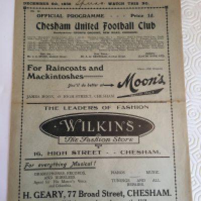 30/31 Chesham United v Tottenham Football Programme: Friendly programme in very good condition with no team changes. Spurs fielded a reserve team against the Spartan League team. The word Spurs written to cover.